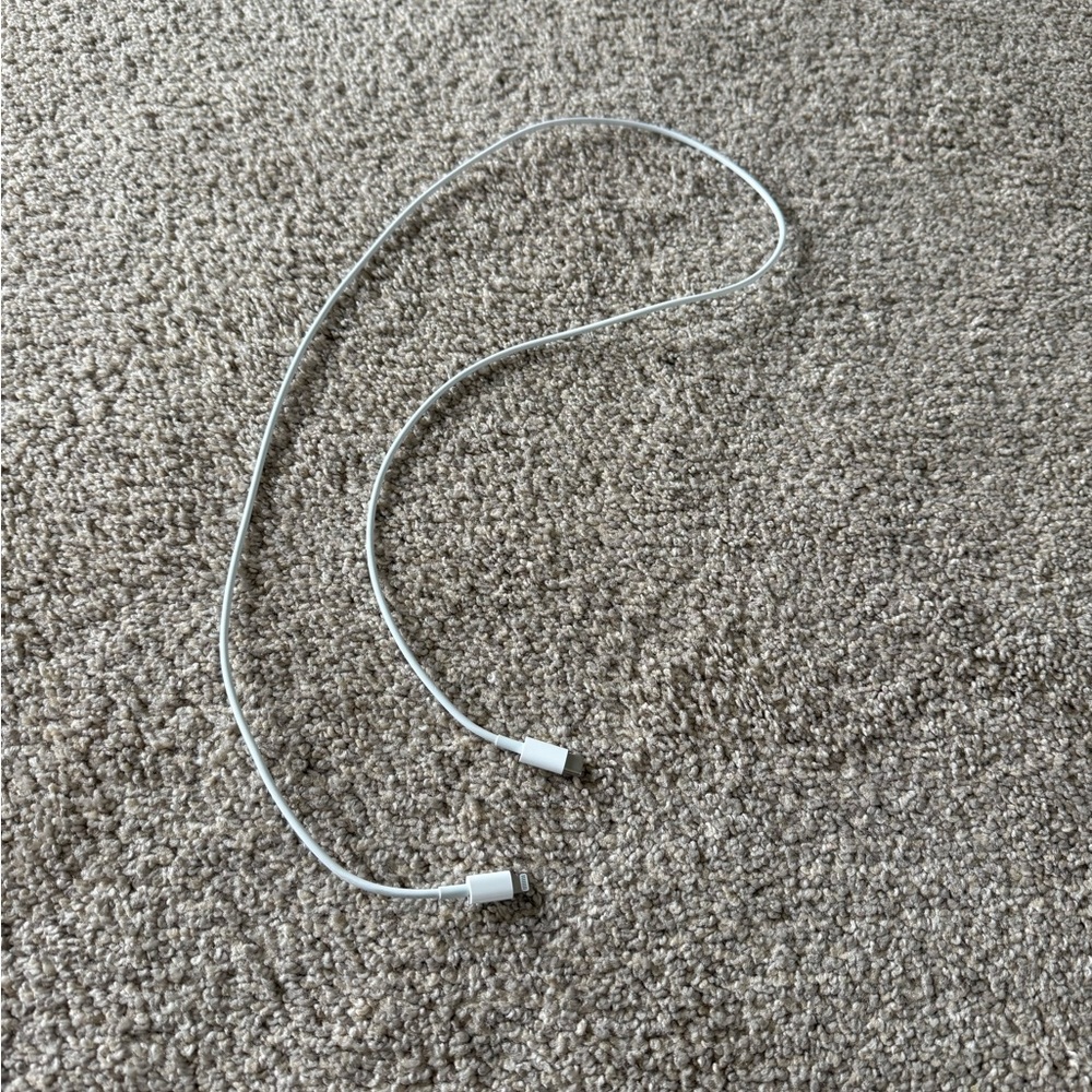 Apple - USB-C to Lightening Charging Cable - Picture 4 of 5